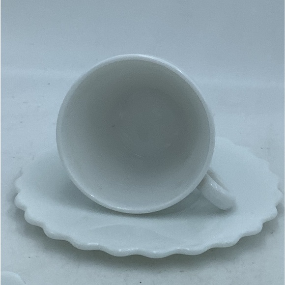 Four White Hobnail Cups and Saucers - Picture 4 of 11